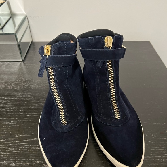 Blue suede ankle boots. Size 37 - Picture 4 of 5